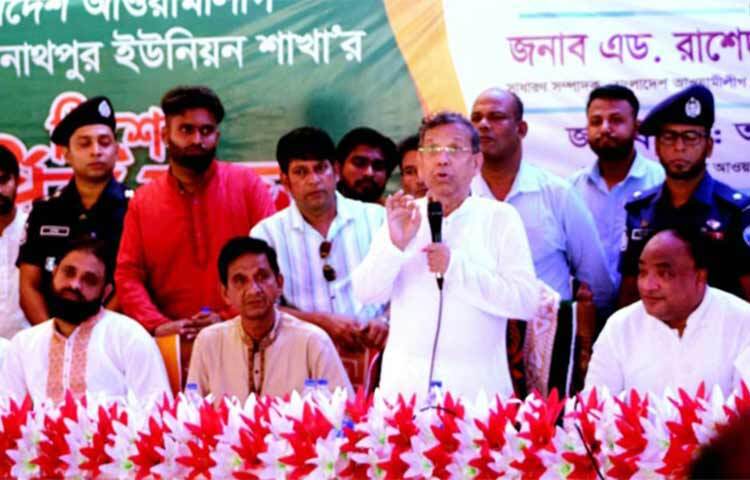 বাইরের কোনো দেশকে চাপ দিয়ে বাংলাদেশকে কোনো কিছুই করানো সম্ভব নয় বলে মন্তব্য করেছেন আইনমন্ত্রী অ্যাডভোকেট আনিসুল হক। আজ দুপুরে ব্রাহ্মণবাড়িয়ার কসবা উপজেলার জয়নগর লিয়াকত আলী উচ্চ বিদ্যালয় মাঠে তিনি এসব কথা বলেন। ছবি: আবুল হাসনাত মো. রাফি