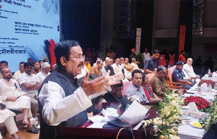 আওয়ামী লীগের প্রেসিডিয়াম সদস্য জাহাঙ্গীর কবির নানক বলেছেন, বিএনপির পুতুল নাচের আন্দোলন আমাদের জানা আছে। এ পুতুল নাচ করে লাভ নেই। আজ সকালে মৌলভীবাজার জেলা শিল্পকলা একাডেমি মিলনায়তনে আয়োজিত অনুষ্ঠানে প্রধান অতিথির বক্তব্যে তিনি এসব কথা বলেন। ছবি: জাগো নিউজ