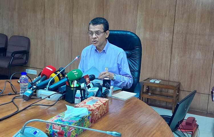 প্রত্যেক বছর ইন্টার্ন করার সুযোগ দেবে সরকারি, বেসরকারি, আধাসরকারি ও স্বায়ত্তশাসিত প্রতিষ্ঠান। মেয়াদ হবে ৩ থেকে ৬ মাস। এজন্য নির্দিষ্ট হারে দেওয়া হবে ভাতা। আজ প্রধানমন্ত্রীর কার্যালয়ে অনুষ্ঠিত মন্ত্রিসভা বৈঠকে এ অনুমোদন দেওয়া হয়েছে। এতে সভাপতিত্ব করেন প্রধানমন্ত্রী শেখ হাসিনা। বৈঠক শেষে সচিবালয়ে মন্ত্রিপরিষদ সচিব মো. মাহবুব হোসেন এ তথ্য জানান। ছবি: মাসুদ রানা