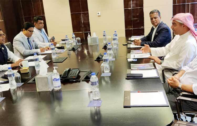 সৌদি আরবের খ্যাতনামা ডাটা সেন্টার প্রস্তুত ও বিদ্যুৎ উৎপাদনকারী প্রতিষ্ঠান ‘ডাটাভোল্ট’ গাজীপুরের কালিয়াকৈর বঙ্গবন্ধু হাইটেক সিটিতে ১০০ মিলিয়ন ডলার ব্যয়ে ডাটা সেন্টার স্থাপন করবে। প্রতিষ্ঠানটির চিফ স্ট্যাট্রেজি অফিসার আয়াদ আল আমরি আজ গুলশান রেনেসাঁস হোটেলে তথ্য যোগাযোগ প্রযুক্তি প্রতিমন্ত্রী জুনাইদ আহমেদ পলকের সঙ্গে দ্বি-পাক্ষিক বৈঠকে এ ঘোষণা দেন। ছবি: ইসমাইল হোসেন রাসেল