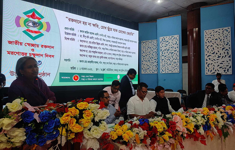 বিরোধীদলীয় নেতা থাকা অবস্থায়ও প্রধানমন্ত্রী শেখ হাসিনা স্বেচ্ছায় রক্তদাতাদের সংগঠন সন্ধানীর পাশে ছিলেন বলে জানিয়েছেন শিক্ষামন্ত্রী ডা. দীপু মনি। আজ বঙ্গবন্ধু শেখ মুজিব মেডিকেল বিশ্ববিদ্যালয়ের এ ব্লকের অডিটোরিয়ামে সন্ধানী আয়োজিত আলোচনা সভায় এ কথা বলেন মন্ত্রী। ছবি: জাগো নিউজ