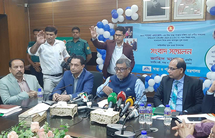 অসংক্রামক ব্যাধি বেড়ে যাচ্ছে তার চিকিৎসাব্যবস্থাও আমাদের জন্য চ্যালেঞ্জ, এগুলো মোকাবিলায় আমরা কাজ করে যাচ্ছি। আজ সচিবালয়ে আয়োজিত এক সংবাদ সম্মেলনে সাংবাদিকদের প্রশ্নের উত্তরে এ কথা বলেন স্বাস্থ্যমন্ত্রী জাহিদ মালেক বলেছেন। ছবি: সাইদ শিপন