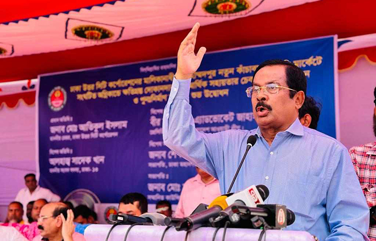 আসন্ন দ্বাদশ জাতীয় সংসদ নির্বাচনকে আওয়ামী লীগের জন্য অগ্নিপরীক্ষার নির্বাচন বলে মন্তব্য করেছেন দলটির সভাপতিমণ্ডলীর সদস্য জাহাঙ্গীর কবির নানক। তিনি বলেন, চোখ-কান খোলা রাখতে হবে। আজ দুপুরে রাজধানীর মোহাম্মদপুর কৃষি মার্কেটের ভিত্তিপ্রস্তর স্থাপন অনুষ্ঠানে তিনি এসব কথা বলেন। ছবি: সালাহ উদ্দীন