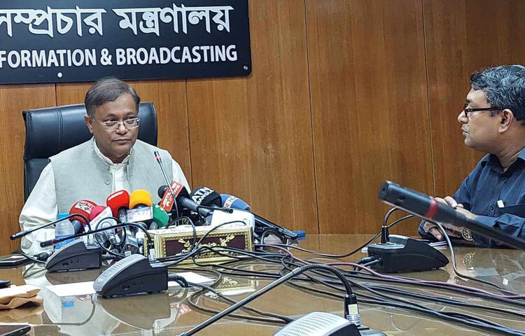 বিএনপির অগ্নিসন্ত্রাসের বিরুদ্ধে নীরব থাকা নাগরিক সমাজ ও বুদ্ধিজীবীদের চিহ্নিত করা দরকার বলে মন্তব্য করেছেন তথ্য ও সম্প্রচারমন্ত্রী হাছান মাহমুদ। আজ সচিবালয়ে সাংবাদিকদের সঙ্গে মতবিনিময়কালে হাছান মাহমুদ এ মন্তব্য করেন। ছবি: মাসুদ রানা