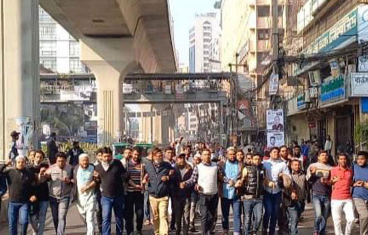 দ্বাদশ জাতীয় সংসদ নির্বাচন বর্জন এবং অসহযোগ আন্দোলন সফল ও সরকারের পদত্যাগের দাবিতে বিএনপির ডাকা ৪৮ ঘণ্টা হরতাল সফলে রাজধানীতে বিক্ষোভ মিছিল করেছে ঢাকা মহানগর দক্ষিণ স্বেচ্ছাসেবক দলের নেতাকর্মীরা। ছবি: জাগো নিউজ