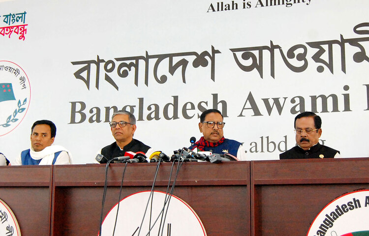 জাতির পিতা বঙ্গবন্ধু শেখ মুজিবুর রহমানের স্বদেশ প্রত্যাবর্তন দিবস উপলক্ষে ১০ জানুয়ারি সোহরাওয়ার্দী উদ্যানে সমাবেশ করবে আওয়ামী লীগ। আজ দুপুরে তেজগাঁওয়ে ঢাকা জেলা আওয়ামী লীগের কার্যালয়ে এক সংবাদ সম্মেলনে এ কথা জানিয়েছেন দলটির সম্পাদক ওবায়দুল কাদের। ছবি: ইয়াসিন কবির জয়