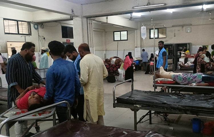 ঈদের দিন বেপরোয়া মোটরসাইকেল চালানোর সময় দুর্ঘটনায় ২১৬ জন আহত হয়ে জাতীয় অর্থোপেডিক হাসপাতাল ও পুনর্বাসন প্রতিষ্ঠানে (নিটোর) বা পঙ্গু হাসপাতালে চিকিৎসা নিয়েছেন। তাদের মধ্যে ৯৬ জনের অবস্থা গুরুতর। ছবি: মফিজুল সাদিক