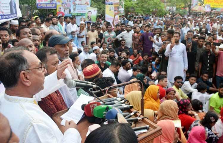 ‘মানুষের মুখের ভাষা বুঝতে চেষ্টা করুন। নয়তো পালানোর রাস্তা খুঁজে পাবেন না। শুনছি আপনারা কীভাবে পালাবেন চিন্তা-ভাবনা করেছেন। আওয়ামী লীগকে উদ্দেশ্য করে এসব কথা বলেছেন বিএনপির স্থায়ী কমিটির সদস্য মির্জা আব্বাস। ছবি: মোবাশ্বির শ্রাবণ