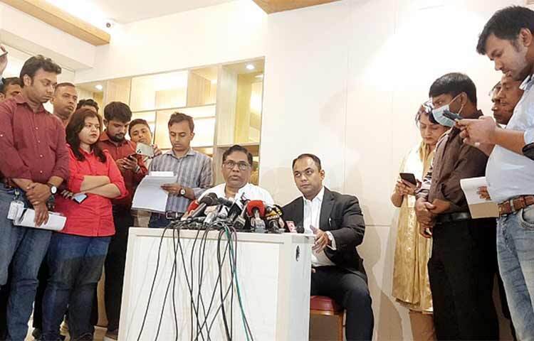 আসন্ন বাজেটের আগে জ্বালানির দাম বাড়ছে না বলে জানিয়েছেন বিদ্যুৎ, জ্বালানি ও খনিজ সম্পদ প্রতিমন্ত্রী নসরুল হামিদ। তিনি বলেন, ‘আমরা পলিসি করছি, আগামীতে আন্তর্জাতিক বাজারের সঙ্গে জ্বালানির মূল্য সমন্বয় করা হবে।’ আজ ঢাকা চেম্বার অব কমার্স অ্যান্ড ইন্ড্রাস্ট্রির কনফারেন্স রুমে আয়োজিত সেমিনারে তিনি এসব কথা বলেন। ছবি: জাগো নিউজ