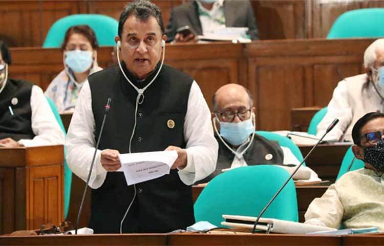 দেশের বৈদেশিক মুদ্রার রিজার্ভকে যথেষ্ট বলে অর্থমন্ত্রী আ হ ম মুস্তফা কামাল জানিয়েছেন, এখন আমাদের রিজার্ভ ২৯ দশমিক ৯৭ বিলিয়ন ডলার। এ রিজার্ভ দিয়ে যা সাড়ে চার মাসের বেশি সময়ের আমদানি ব্যয় মেটানো যাবে। আজ জাতীয় সংসদে ২০২৩-২৪ অর্থবছরের জন্য প্রস্তাবিত বাজেট উপস্থাপনকালে তিনি একথা জানান। ছবি: জাগো নিউজ