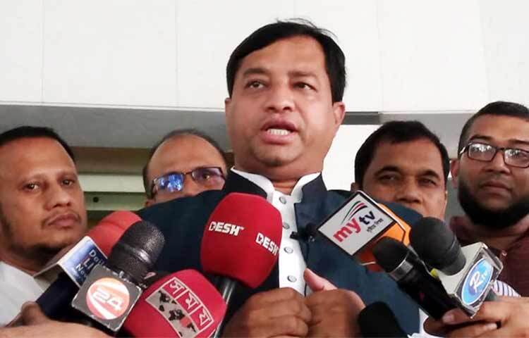 নিজের বিরুদ্ধে ওঠা অবৈধ সম্পদ অর্জন, সিটি করপোরেশনের কাজে অনিয়ম, দুর্নীতিসহ বেশ কিছু অভিযোগ মিথ্যা দাবি করেছেন গাজীপুর সিটি করপোরেশনের সাবেক মেয়র জাহাঙ্গীর আলম। দুর্নীতির অভিযোগের বিষয়ে ব্যাখ্যা দিতে আজ সকাল ১০টার পরে সেগুনবাগিচায় দুর্নীতি দমন কমিশনে (দুদক) হাজির হন জাহাঙ্গীর আলম। ছবি: জাগো নিউজ