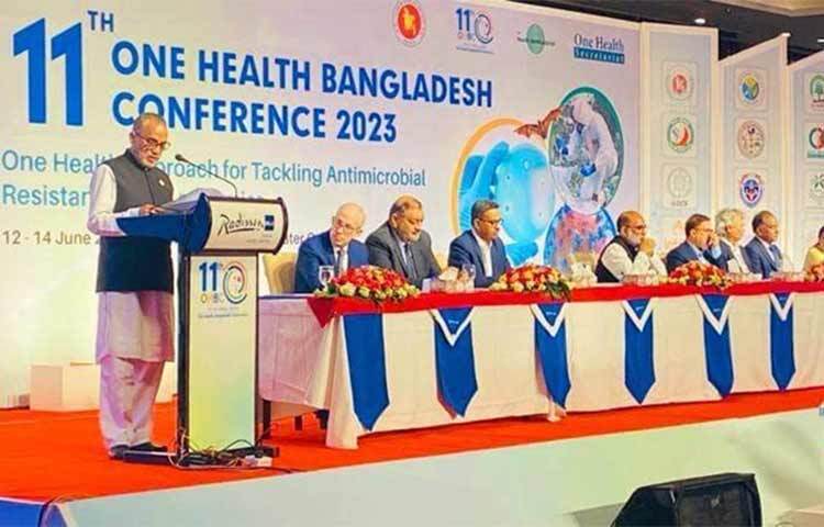 পরিবেশ, বন ও জলবায়ু পরিবর্তনমন্ত্রী মো. শাহাব উদ্দিন বলেছেন, মানব ও প্রাণীস্বাস্থ্যের জন্য ভারসাম্যপূর্ণ পরিবেশ অত্যন্ত গুরুত্বপূর্ণ। আজ রাজধানীর একটি হোটেলে  ওয়ান হেলথ বাংলাদেশ কনফারেন্সের উদ্বোধনী বক্তব্যে তিনি এ কথা বলেন। ছবি: জাগো নিউজ