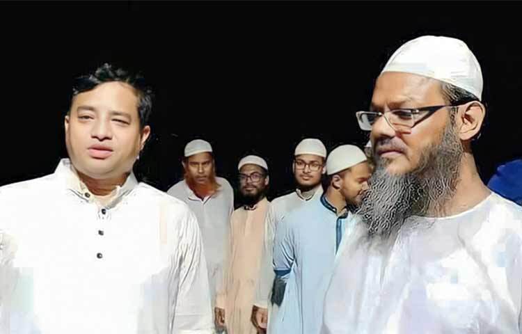 বরিশাল সিটি করপোরেশন নির্বাচনে ভোটের দিন হামলায় আহত ইসলামী আন্দোলন বাংলাদেশের প্রার্থী ও দলটির নায়েবে আমির মুফতি ফয়জুল করীমের খোঁজ নিতে বরিশালে গিয়েছিলেন গাজীপুরের সাবেক মেয়র জাহাঙ্গীর আলম। ছবি: জাগো নিউজ