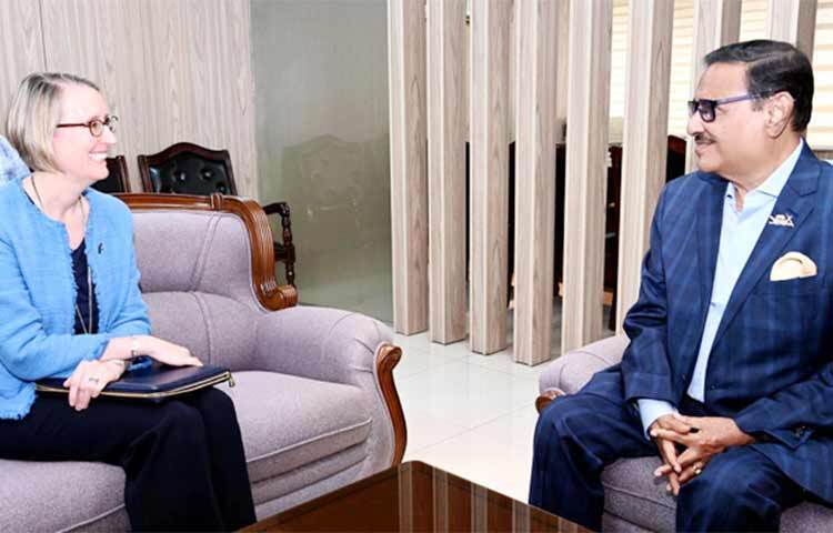 নির্বাচনে জেতার গ্যারান্টি না পেলে বিএনপি নির্বাচনে আসবে না বলে মন্তব্য করেছেন আওয়ামী লীগের সাধারণ সম্পাদক এবং সড়ক পরিবহন ও সেতুমন্ত্রী ওবায়দুল কাদের। আজ রাজধানীর বনানীতে সেতুভবনে ব্রিটিশ হাইকমিশনার সারাহ ক্যাথেরিন কুকের সঙ্গে বৈঠক শেষে সাংবাদিকদের ব্রিফিংকালে তিনি এ কথা বলেন। ছবি: জাগো নিউজ