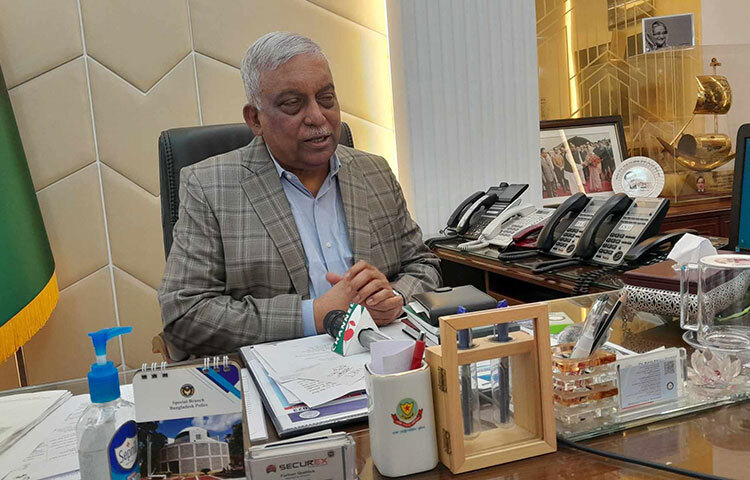 যুক্তরাজ্যের সঙ্গে বন্দি বিনিময় চুক্তি করা নিয়ে আলোচনা হচ্ছে জানিয়ে স্বরাষ্ট্রমন্ত্রী আসাদুজ্জামান খান কামাল বলেছেন, ‘এ চুক্তি হলে যে কোনো বন্দিকে ফিরিয়ে আনার প্রক্রিয়াটা সহজ হবে।’ আজ সচিবালয়ে এক সভা শেষে সাংবাদিকদের প্রশ্নের জবাবে মন্ত্রী এ কথা বলেন। ছবি: জাগো নিউজ