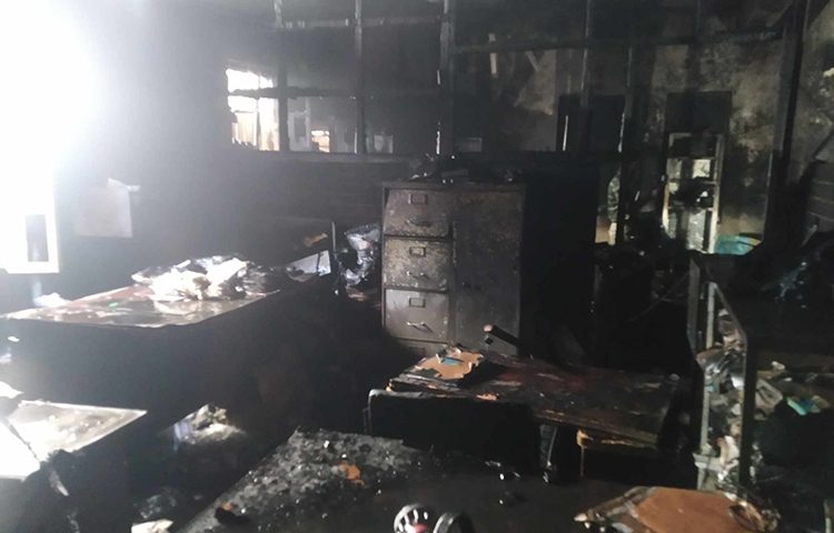 রাজধানীর লালবাগে ডজ ইন্ডাস্ট্রিয়াল কোম্পানি মেটালাইজিং নামক একটি ভবনে লাগা আগুন নিয়ন্ত্রণে এসেছে। আজ বিকেল ৩টা ২২ মিনিটে আগুন নিয়ন্ত্রণে আসে। ছবি: জাগো নিউজ