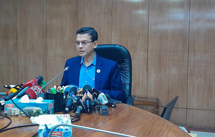 নারী শ্রমিকদের মাতৃত্বকালীন ছুটি ৮ দিন বাড়িয়ে ১২০ দিন করেছে সরকার। সেই সঙ্গে এই ছুটি নারী শ্রমিকের ইচ্ছা অনুযায়ী তার সুবিধামতো সময়ে নেওয়ার সুযোগ দেওয়া হয়েছে। এমন বিধান রেখে ‘বাংলাদেশ শ্রম (সংশোধন) আইন ২০২৩’ এর খসড়া নীতিগত অনুমোদন দিয়েছে মন্ত্রিসভা। ছবি: জাগো নিউজ