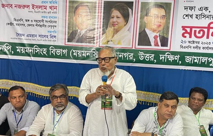 বিএনপির স্থায়ী কমিটির সদস্য নজরুল ইসলাম খান বলেছেন, গণতন্ত্র পুনরুদ্ধার আন্দোলন বিজয়ের দ্বারপ্রান্তে, এই আন্দোলনে আমাদের বিজয়ী হতেই হবে। আজ বিকেলে ময়মনসিংহ বিএনপি কার্যালয়ে বিএনপি ও অঙ্গ-সহযোগী সংগঠনের ময়মনসিংহ বিভাগীয় নেতৃবৃন্দের সঙ্গে মতবিনিময় সভায় তিনি এ কথা বলেন। ছবি: মঞ্জুরুল ইসলাম