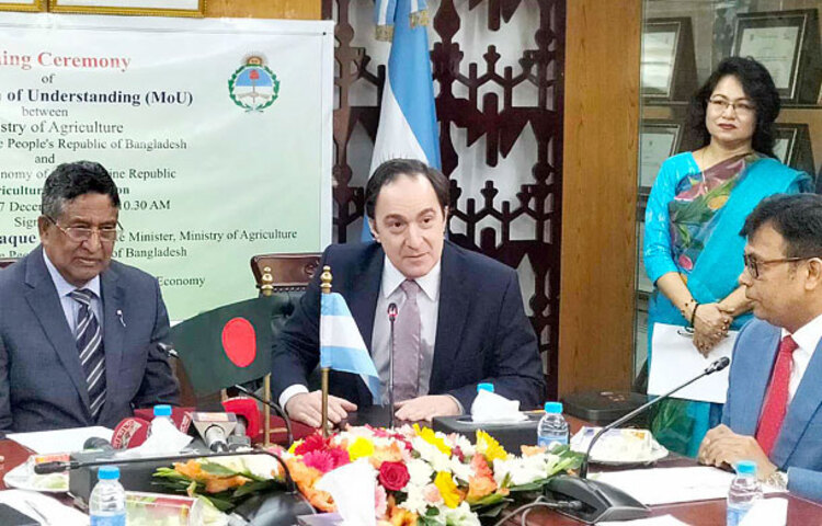 শাহজাহান ওমর শান্তির পক্ষে, তাই জামিন পেয়েছেন বলে মন্তব্য করেছেন কৃষিমন্ত্রী ও আওয়ামী লীগের প্রেসিডিয়াম সদস্য ড. মো. আব্দুর রাজ্জাক। আজ সচিবালয়ে সাংবাদিকদের প্রশ্নের জবাবে তিনি এ মন্তব্য করেন। ছবি: জাগো নিউজ