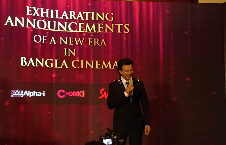 ঢাকাই সিনেমার সুপারস্টার শাকিব খানকে নিয়ে নতুন সিনেমা নির্মাণ করতে যাচ্ছেন রায়হান রাফী। এর নাম তুফান। আজ (১১ ডিসেম্বর) রাজধানীর একটি পাঁচ তারকা হোটেলে এ সিনেমাটির নাম ঘোষণা করা হয়। ছবি: মইনুল ইসলাম