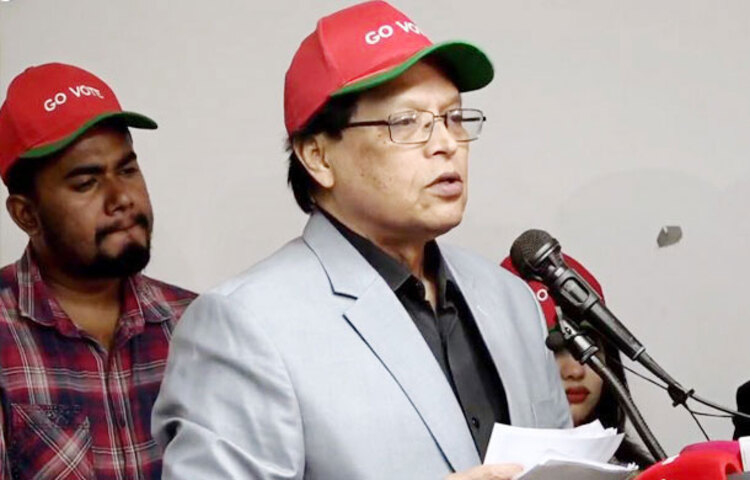 আওয়ামী লীগের নির্বাচনী ইশতেহার নিঃসন্দেহে দেশের উন্নয়নের পরম্পরার গল্প বলে মন্তব্য করেছেন বাংলাদেশ ব্যাংকের সাবেক গভর্নর ড. আতিউর রহমান। আজ সকালে জাতীয় প্রেস ক্লাবের মাওলানা মোহাম্মদ আকরাম খাঁ হলে এক আলোচনা সভায় তিনি এসব কথা বলেন। ছবি: জাগো নিউজ