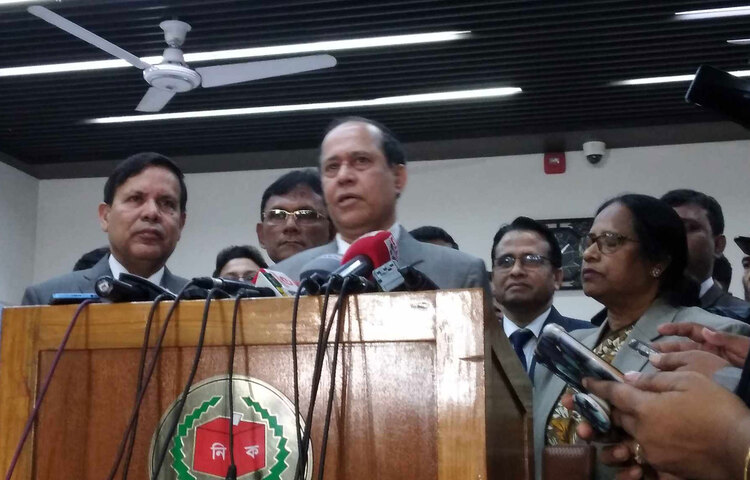 অনিয়ম ও সহিংসতার অভিযোগে ময়মনসিংহ-৩ আসনের স্থগিত করা একটি কেন্দ্রের ভোট আগামী ১৩ জানুয়ারি অনুষ্ঠিত হবে। আজ বিকেলে রাজধানীর আগারগাঁওয়ে ইসি ভবনে এ তথ্য জানান প্রধান নির্বাচন কমিশনার কাজী হাবিবুল আউয়াল। ছবি: জাগো নিউজ