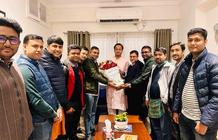 শিক্ষামন্ত্রী মহিবুল হাসান চৌধুরী নওফেল আজ বিকেলে এডুকেশন রিপোর্টার্স অ্যাসোসিয়েশনের নেতাদের সঙ্গে সৌজন্য সাক্ষাৎ। ছবি: হাসান আদিব