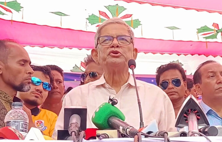 বিএনপি গণতান্ত্রিক রাষ্ট্র প্রতিষ্ঠা করতে চায় বলে মন্তব্য করেছেন দলের মহাসচিব মির্জা ফখরুল ইসলাম আলমগীর। আজ বিকেল সাড়ে চারটার দিকে বরগুনার বেতাগী উপজেলার বড় মোকামিয়া এলাকায় একটি বেসরকারি শিক্ষাপ্রতিষ্ঠানের ভিত্তিপ্রস্তর স্থাপন শেষে এ মন্তব্য করেন তিনি। ছবি: জাগো নিউজ