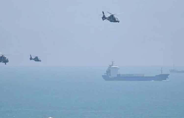 তাইওয়ানের চারপাশে তিন দিনের সামরিক মহড়া শুরু করার ঘোষণা দিয়েছে চীন। ক্যালিফোর্নিয়ায় তাইওয়ানের প্রেসিডেন্ট সাই ইঙ-ওয়েনের সঙ্গে মার্কিন প্রতিনিধি পরিষদের স্পিকার কেভিন ম্যাকার্থির বৈঠক হওয়ার পর এ ঘোষণা দিলো শি জিনপিং প্রশাসন। ছবি: সংগৃহীত