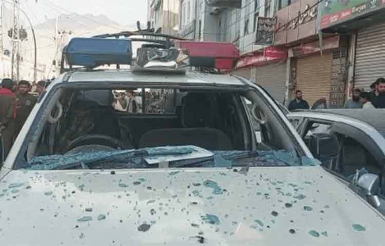 পাকিস্তানে শক্তিশালী বোমা বিস্ফোরণে দুই পুলিশ কর্মকর্তাসহ অন্তত চারজন নিহত হয়েছেন। আহত হয়েছেন আরও ১৫ জন। আজ কোয়েটার শাহরাহ-ই-ইকবাল এলাকায় এ ঘটনা ঘটে। ছবি: সংগৃহীত