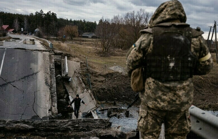 ইউক্রেনের দক্ষিণাঞ্চলীয় খেরসন শহরে রাশিয়ার হামলায় কমপক্ষে ২৩ জন নিহত হয়েছে। আঞ্চলিক গভর্নর এ তথ্য নিশ্চিত করেছেন। স্থানীয় সময় বুধবার ওই শহরে গোলাবর্ষণ শুরু করে রাশিয়া। ছবি: সংগৃহীত