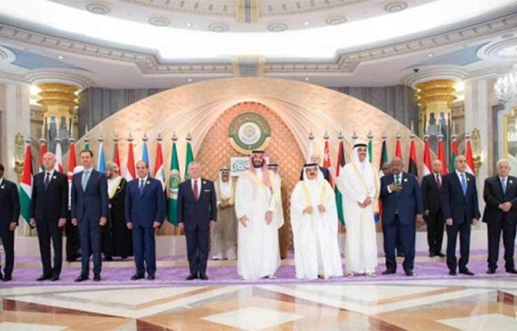 ইউক্রেনের প্রেসিডেন্ট ভলোদিমির জেলেনস্কির সঙ্গে প্রথমবারের মতো সাক্ষাৎ করেছেন ভারতের প্রধানমন্ত্রী নরেন্দ্র মোদী। আজ জাপানের হিরোশায় জি-৭ সম্মেলনের ফাঁকে তারা দুজন সাক্ষাৎ করেন। ছবি: সংগৃহীত