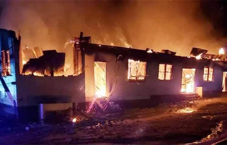 লাতিন আমেরিকার দেশ গায়ানার একটি স্কুলের ছাত্রাবাসে ভয়াবহ অগ্নিকাণ্ডের ঘটনা ঘটেছে। এতে অন্তত ২০ জন নিহত ও আরও কয়েকজন আহত হয়েছেন বলে জানায় মার্কিন সংবাদমাধ্যম সিএনএন। ছবি: সংগৃহীত