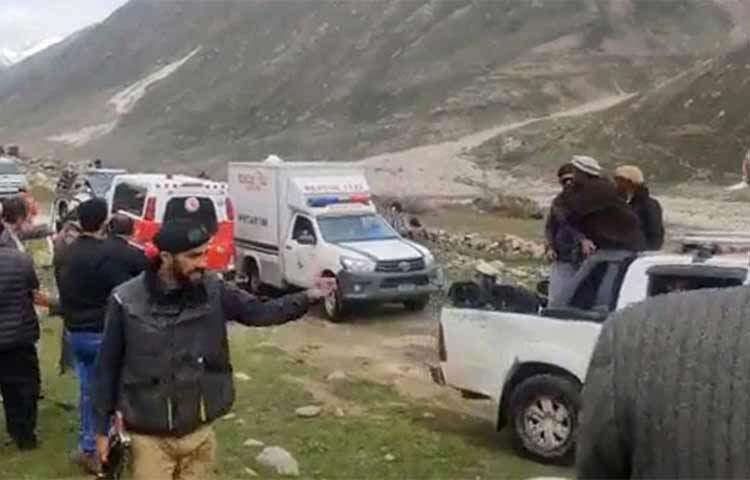 পাকিস্তানের গিলগিট-বালতিস্তানের আস্তোর জেলায় তুষারধসের ঘটনা ঘটেছে। এতে কমপক্ষে ১০ জন প্রাণ হারিয়েছে বলে খবর পাওয়া গেছে। আহত হয়েছে ২৬ জন। আজ সেখানে এই মর্মান্তিক ঘটনা ঘটে। ছবি: সংগৃহীত