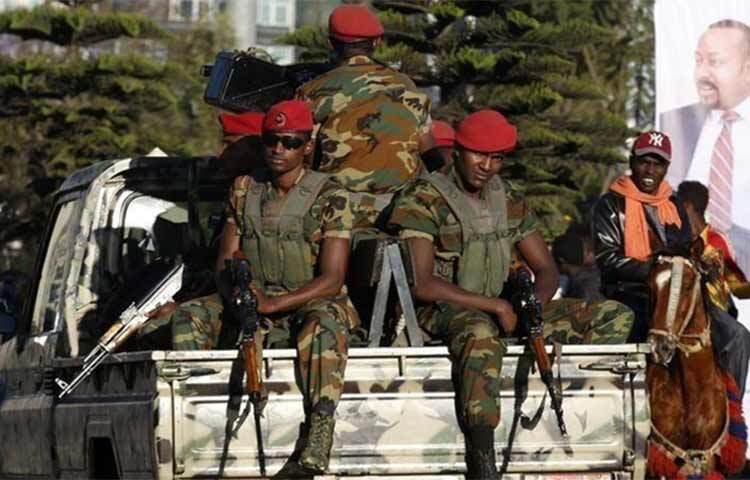 ইথিওপিয়ার দ্বিতীয় বৃহত্তম অঞ্চল আমহারাতে জরুরি অবস্থা জারি করেছে দেশটির সরকার। সেনাবাহিনী ও স্থানীয় ফানো মিলিশিয়া গোষ্ঠীর সদস্যদের মধ্যে সংঘর্ষের পর ৪ আগস্ট এ পদক্ষেপ নেয় দেশটির সরকার। শৃঙ্খলা ফিরিয়ে আনতে আমহারার আঞ্চলিক সরকার কেন্দ্রীয় সরকারের কাছে অতিরিক্ত সহযোগিতার আবেদন করেছে। ছবি: সংগৃহীত