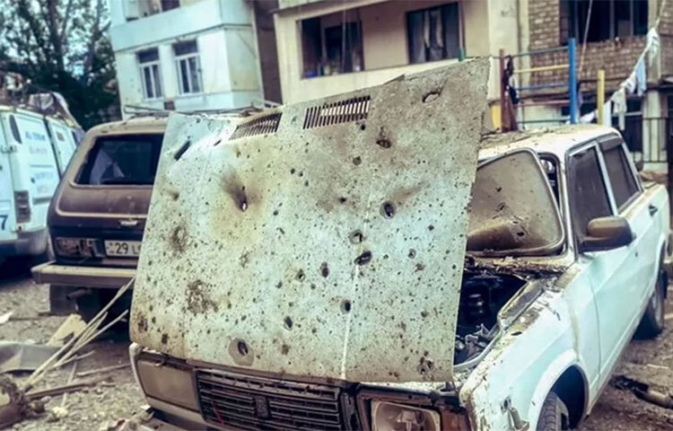 আজারবাইজান থেকে বিচ্ছিন্ন হয়ে যাওয়া বিতর্কিত নাগোরনো-কারাবাখ অঞ্চলে নতুন করে সংঘাত শুরু হয়েছে। ওই অঞ্চলে সামরিক অভিযান চালাচ্ছেন আজারবাইজানের সেনাবাহিনী। এখন পর্যন্ত সেখানে ২৭ জন নিহত হয়েছে বলে খবর পাওয়া গেছে। দুদিন ধরে ওই অঞ্চলে অভিযান চালাচ্ছে আজারবাইজানের সেনারা। ছবি: সংগৃহীত