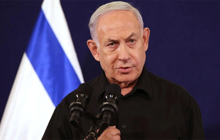 অবরুদ্ধ গাজা উপত্যকায় অস্ত্র বিরতির আহ্বান নাকচ করে দিয়েছেন ইসরায়েলের প্রধানমন্ত্রী বেঞ্জামিন নেতানিয়াহু। তার দাবি, অস্ত্র বিরতিতে সম্মত হলে তা হবে হামাসের কাছে ‘আত্মসমর্পণের সমান’। তেল আবিবে ভাষণ দেওয়ার সময় নেতানিয়াহু বাইবেলের কিছু উক্তির উদ্ধৃতি দিয়ে বলেন, এখন যুদ্ধের সময়। ছবি: সংগৃহীত