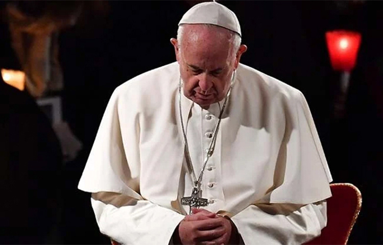 ইসরায়েল এবং ফিলিস্তিনের মধ্যে সংঘাতের সহজ সমাধান দিয়েছেন প্রধান ক্যাথলিক ধর্মযাজক পোপ ফ্রান্সিস। তিনি বলেছেন, ইসরায়েল ও ফিলিস্তিনের মধ্যকার সংঘাতের ইতি টানতে একমাত্র দ্বি-রাষ্ট্রীয় সমাধানই হতে পারে বুদ্ধিমানের কাজ। ছবি: সংগৃহীত