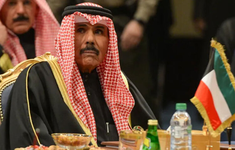 কুয়েতের আমির শেখ নাওয়াফ আল আহমাদ আল সাবাহকে হাসপাতালে ভর্তি করা হয়েছে। রাষ্ট্রীয় গণমাধ্যমের খবরে বলা হয়েছে, হঠাৎ করেই অসুস্থ হয়ে পড়ায় জরুরি ভিত্তিতে তাকে হাসপাতালে নেওয়া হয়। ছবি: সংগৃহীত