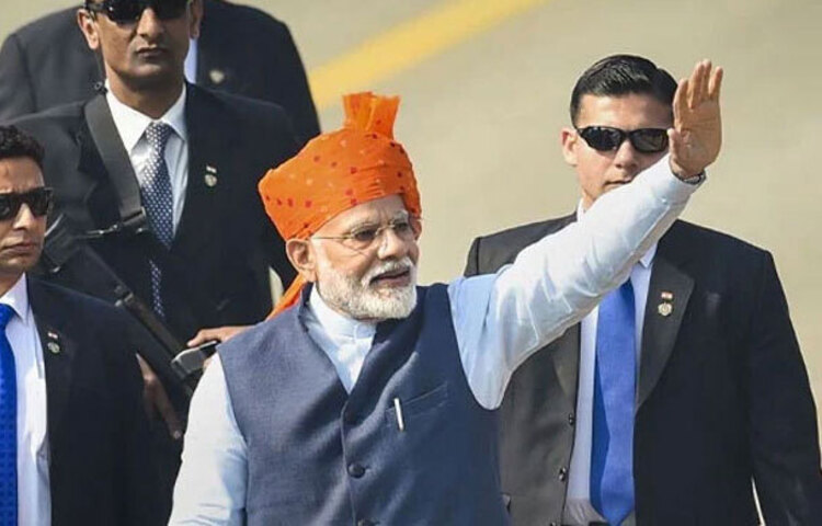 আগামী লোকসভা নির্বাচনে বিজেপির প্রচারের অন্যতম হাতিয়ার হতে চলেছে রামমন্দির। দেশটির রাজনৈতিক মহলের মতে মেরুকরণের লক্ষ্যেই রামমন্দিরকে সামনে রেখে এখন থেকেই দেশজুড়ে প্রচারের ঝড় তুলতে চাইছে বিজেপি। আর তার রাশ স্বয়ং নিজের হাতে তুলে নিয়েছেন প্রধানমন্ত্রী নরেন্দ্র মোদী। ছবি: সংগৃহীত