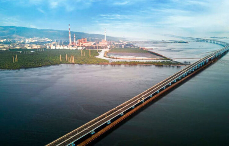 ভারতের দক্ষিণ মুম্বাই থেকে নবি মুম্বাই শহর পর্যন্ত যোগাযোগ ব্যবস্থাকে আরও মসৃণ ও দ্রুতগামী করে তোলার উদ্দেশ্যে নির্মিত ‘মুম্বই ট্রান্স হারবার লিঙ্ক’ আজ নরেন্দ্র মোদী জাতির হাতে তুলে দেন। ছবি: সংগৃহীত