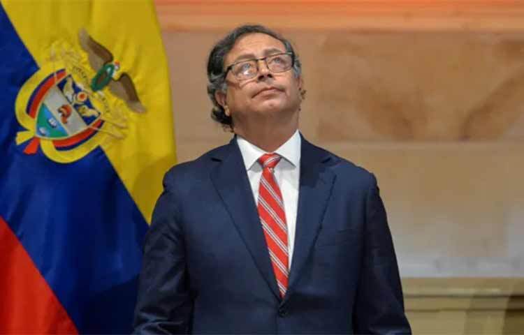 অর্থপাচার ও অবৈধ সম্পদ অর্জনের অভিযোগে গ্রেফতার করা হয়েছে কলম্বিয়ান প্রেসিডেন্টের ছেলে ও তার সাবেক স্ত্রীকে। তাদের বিরুদ্ধে গত বছরের নির্বাচনী প্রচারণার সময় মাদক পাচারকারীদের কাছ থেকে অবৈধ অর্থ নেওয়ার অভিযোগে তদন্ত চলছে। ছবি: সংগৃহীত