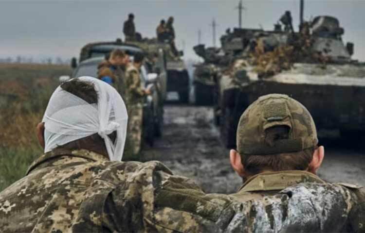 সম্প্রতি রাশিয়ার বিরুদ্ধে পাল্টা হামলা শুরু করেছে ইউক্রেন। রাশিয়ার প্রতিরক্ষামন্ত্রী সের্গেই সুইগু জানিয়েছেন, এই হামলা শুরু পর ৬৬ হাজারের বেশি সেনা হারিয়েছে ইউক্রেন। একই সঙ্গে দেশটি সাত হাজারের বেশি অস্ত্র খুইয়েছে। আজ রাশিয়ার রাষ্ট্রীয় সংবাদমাধ্যম তাসের এক প্রতিবেদনে এ তথ্য জানানো হয়েছে। ছবি: সংগৃহীত