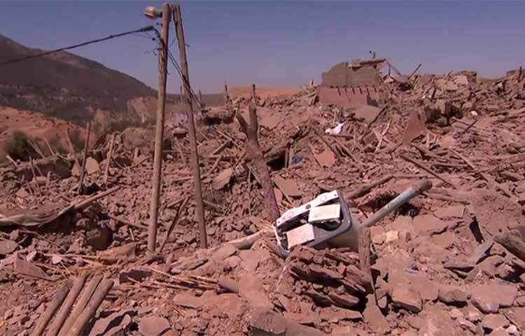 মরক্কোয় গত শুক্রবারের শক্তিশালী ভূমিকম্পে এ পর্যন্ত মৃতের সংখ্যা দাঁড়িয়েছে ২ হাজার ১২২ জনে। আহত হয়েছেন প্রায় আড়াই হাজার মানুষ। ৬ দশমিক ৮ মাত্রার ওই ভূমিকম্পে রীতিমতো ধ্বংসস্তূপে পরিণত হয়েছে উত্তর আফ্রিকান দেশটির বহু গ্রাম। তেমনই একটির নাম তাফেঘাঘতে। ছবি: সংগৃহীত