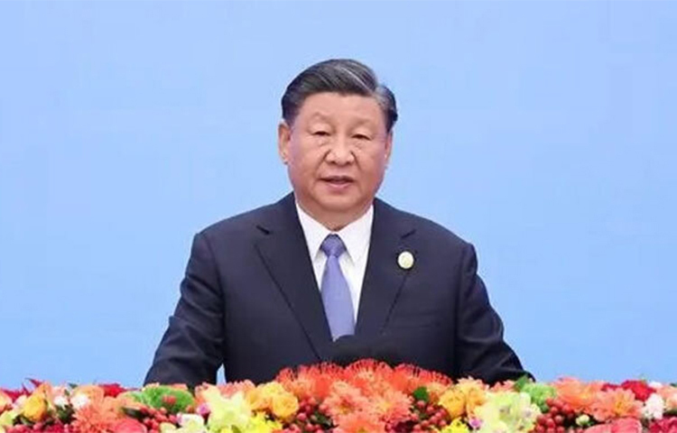 চীন-রাশিয়া সম্পর্ক আরও জোরদারের আহ্বান জানিয়েছেন চীনা প্রেসিডেন্ট শি জিনপিং। বেইজিংয়ে রুশ প্রেসিডেন্ট ভ্লাদিমির পুতিনের সঙ্গে আজ সকালে এক বৈঠকে মিলিত হয়ে চীনা প্রেসিডেন্ট এই আহ্বান জানান। ছবি: সংগৃহীত