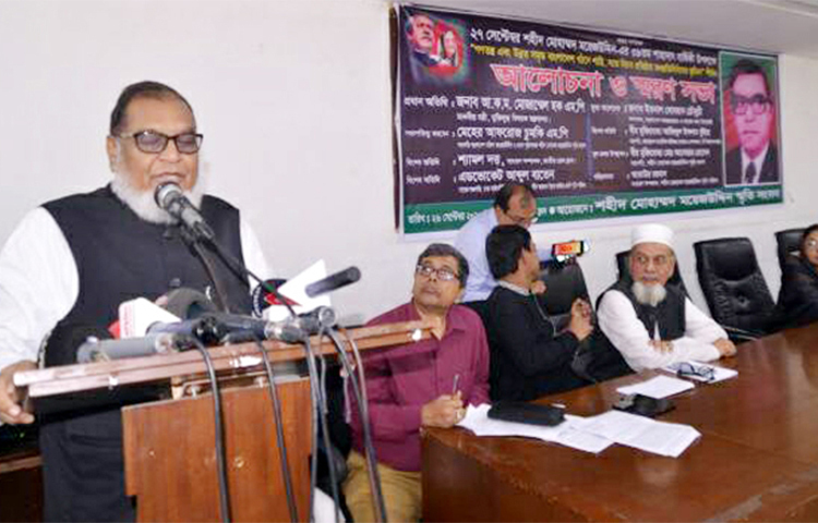 মুক্তিযুদ্ধ বিষয়ক মন্ত্রী আ ক ম মোজাম্মেল হক বলছেনে, যুক্তরাষ্ট্রের ভিসানীতি নিয়ে খুব সমালোচনা চলছে। কে কী বললো, এগুলা এখন বিবেচনার বিষয় না। আজ জাতীয় প্রেস ক্লাবে এক আলোচনা সভায় তিনি এ কথা বলেন। ছবি: জাগো নিউজ