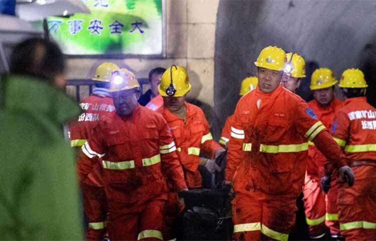 চীনের উত্তরাঞ্চলীয় শানঝি প্রদেশে একটি কয়লা খনিতে বিস্ফোরণের ঘটনায় ১১ জন নিহত হয়েছে। রাষ্ট্রীয় গণমাধ্যমে আজ এ তথ্য নিশ্চিত করা হয়। রাষ্ট্রীয় প্রচারমাধ্যম সিসিটিভির এক প্রতিবেদনে বলা হয়, স্থানীয় সময় সোমবার (২১ আগস্ট) ৮টা ২৬ মিনিটে ইয়ানান শহরের কাছে অবস্থিত শিনতাই কয়লা খনিতে বিস্ফোরণের ঘটনা ঘটেছে। ছবি: সংগৃহীত