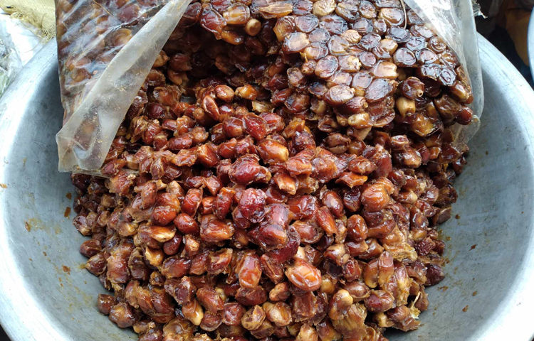 সরকারের বেঁধে দেওয়া দামে পাওয়া যাচ্ছে না কোনো খেজুর। ছবি: নাজমুল হোসাইন বাপ্পী