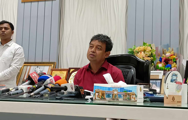 ‘চাইল্ড অ্যান্ড ওল্ড এজ কেয়ার’ আশ্রমের চেয়ারম্যান গ্রেফতার মিল্টন সমাদ্দারের স্ত্রীকে জিজ্ঞাসাবাদের জন্য ডিবিতে ডাকা হয়েছে বলে জানিয়েছেন অতিরিক্ত পুলিশ কমিশনার (গোয়েন্দা) মোহাম্মদ হারুন অর রশীদ। ছবি: তৌহিদুজ্জামান তন্ময়