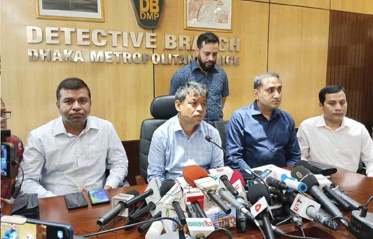 মোবাইল হারালে জিডি না করে সরাসরি চুরির মামলা করার পরামর্শ দিয়েছেন অতিরিক্ত পুলিশ কমিশনার (গোয়েন্দা) মোহাম্মদ হারুন অর রশীদ। ছবি: তৌহিদুজ্জামান তন্ময়